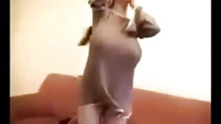 ტატუირებული ქერა მილ ...