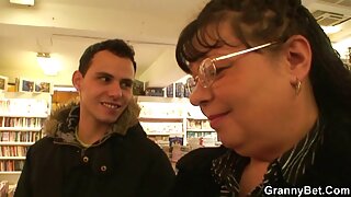 ვნებათაღელვა MILF Ka ...