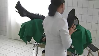 ეს slutty ქერა არის  ...