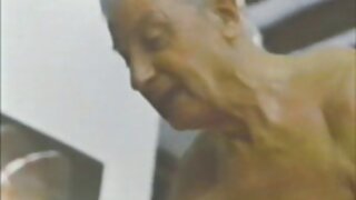 მიმზიდველი თინეიჯერი ...